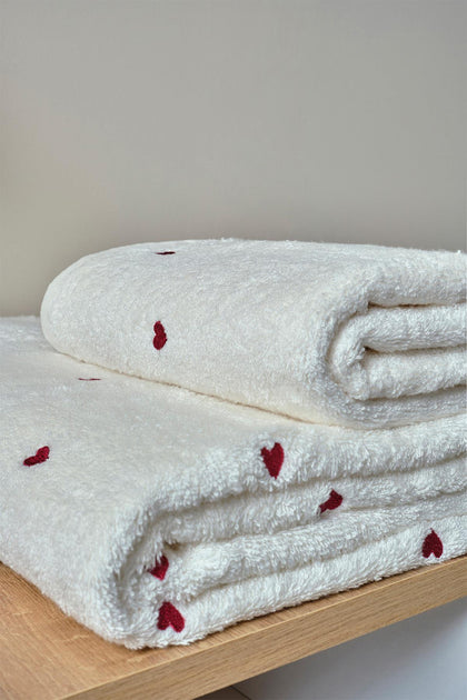 Amore Heart Embroidered Hand Towel (30 x 50 cm)
