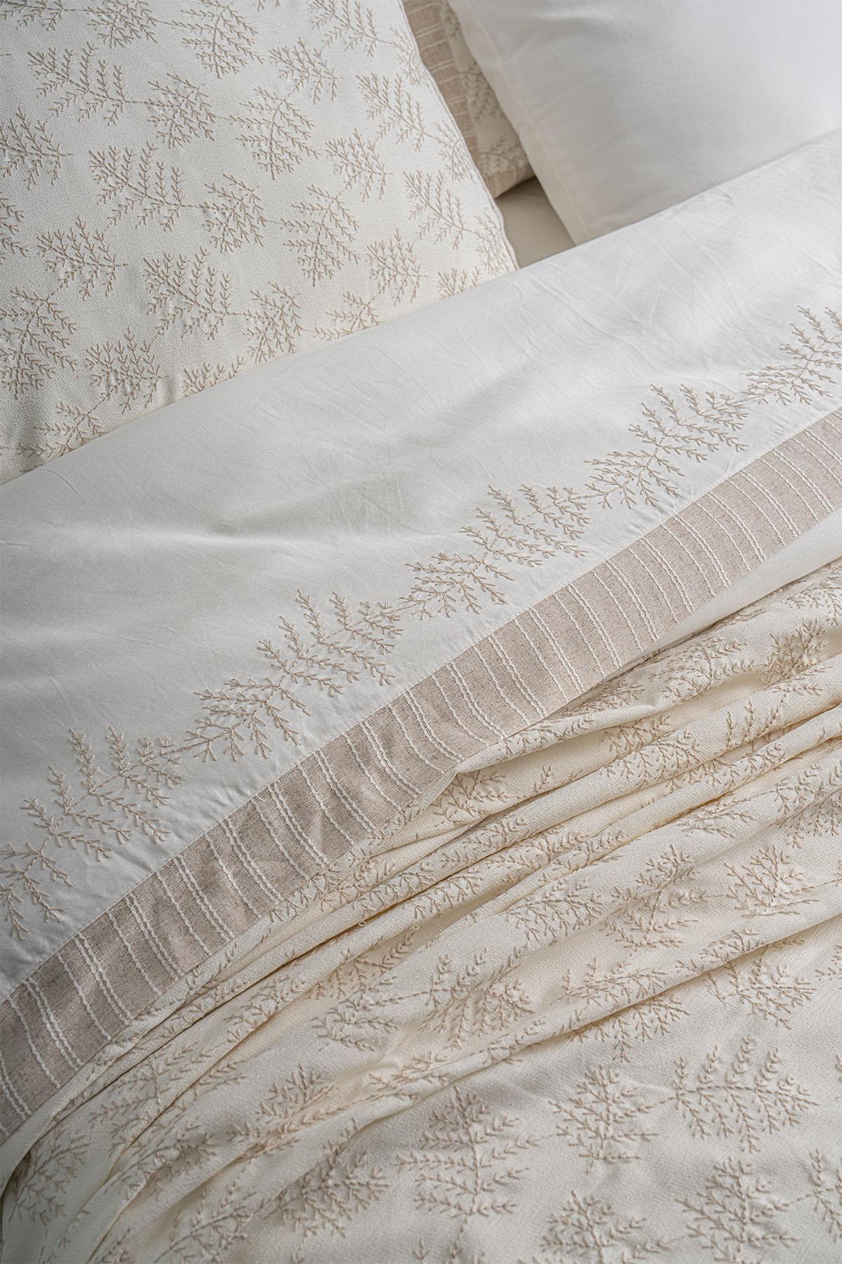 Arista Leaf Embroidered Double 9-Piece Duvet Cover + Blanket Set