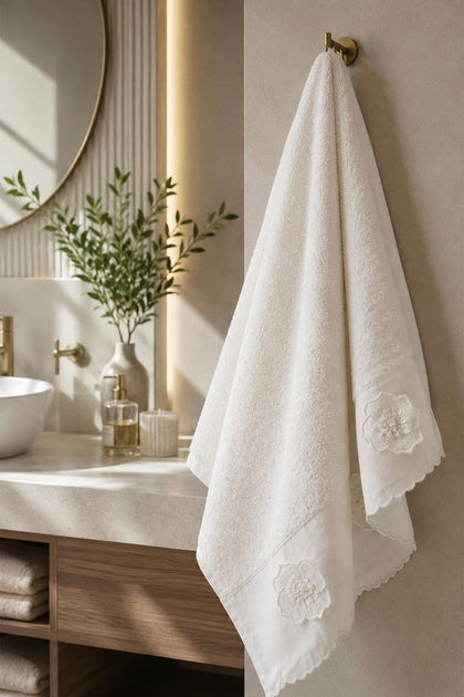 Hanzade Flower Embroidered Hand Towel (30 x 50 cm)