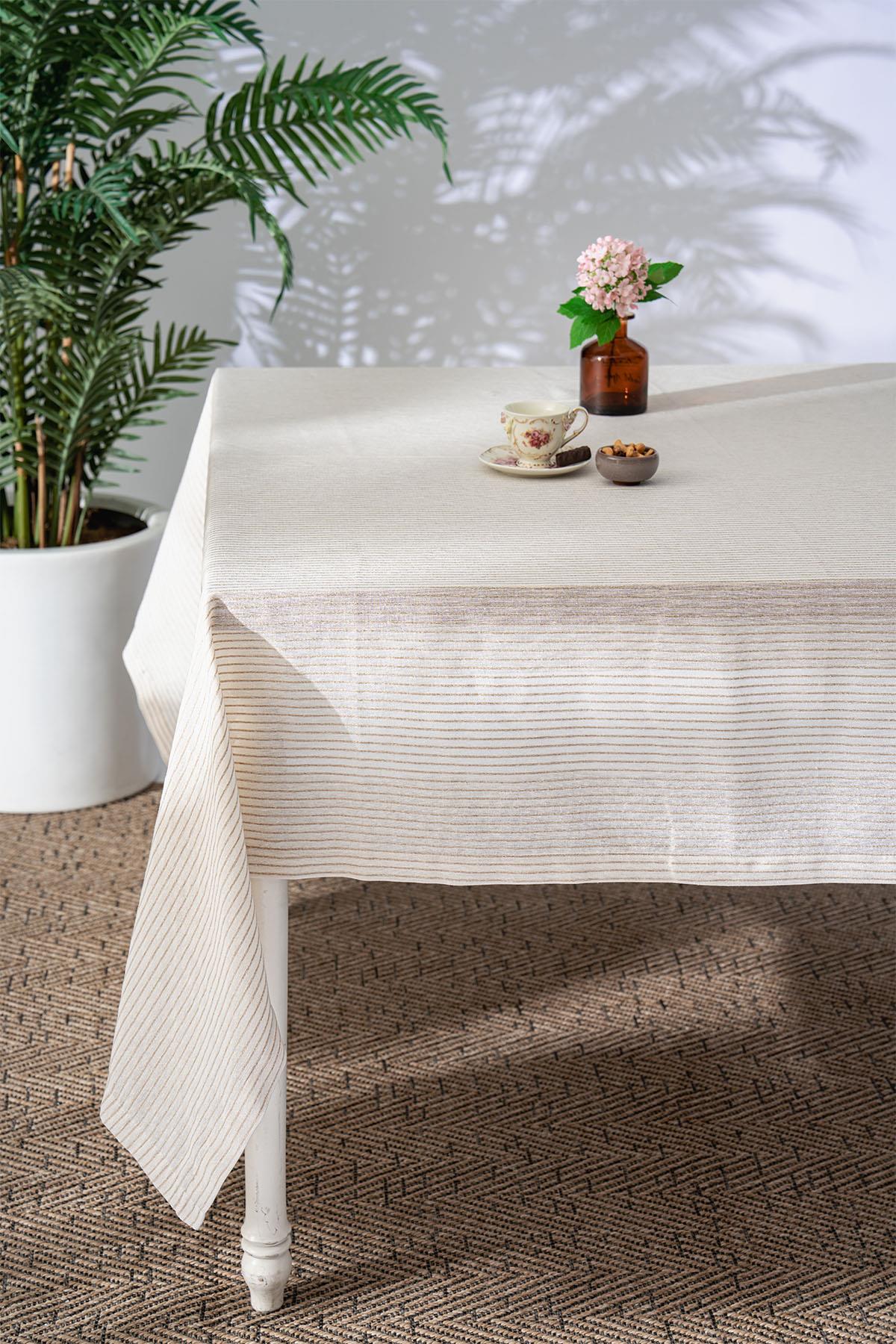 Loris Stain-Resistant and Wrinkle-Free Tablecloth (160 x 260 cm)