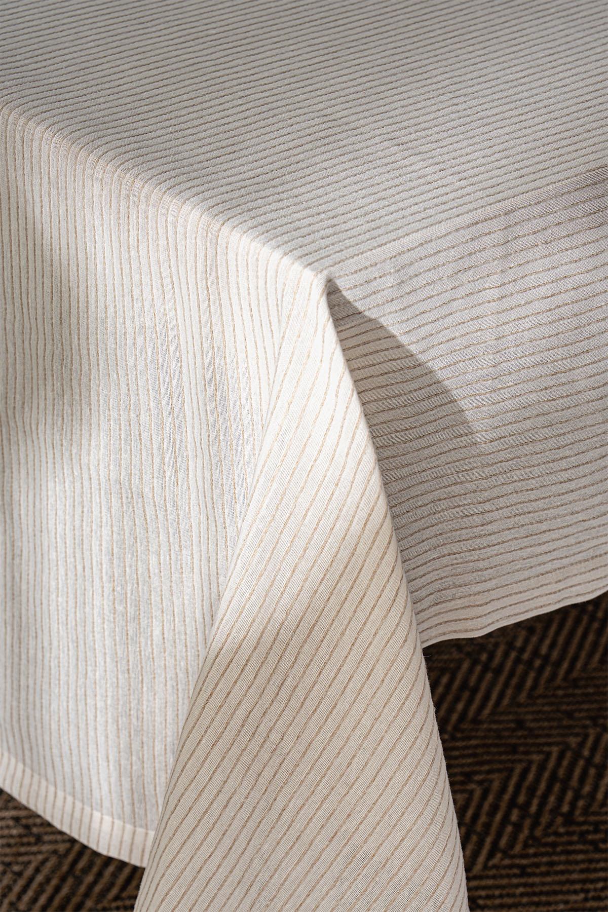 Loris Stain-Resistant and Wrinkle-Free Tablecloth (160 x 260 cm)