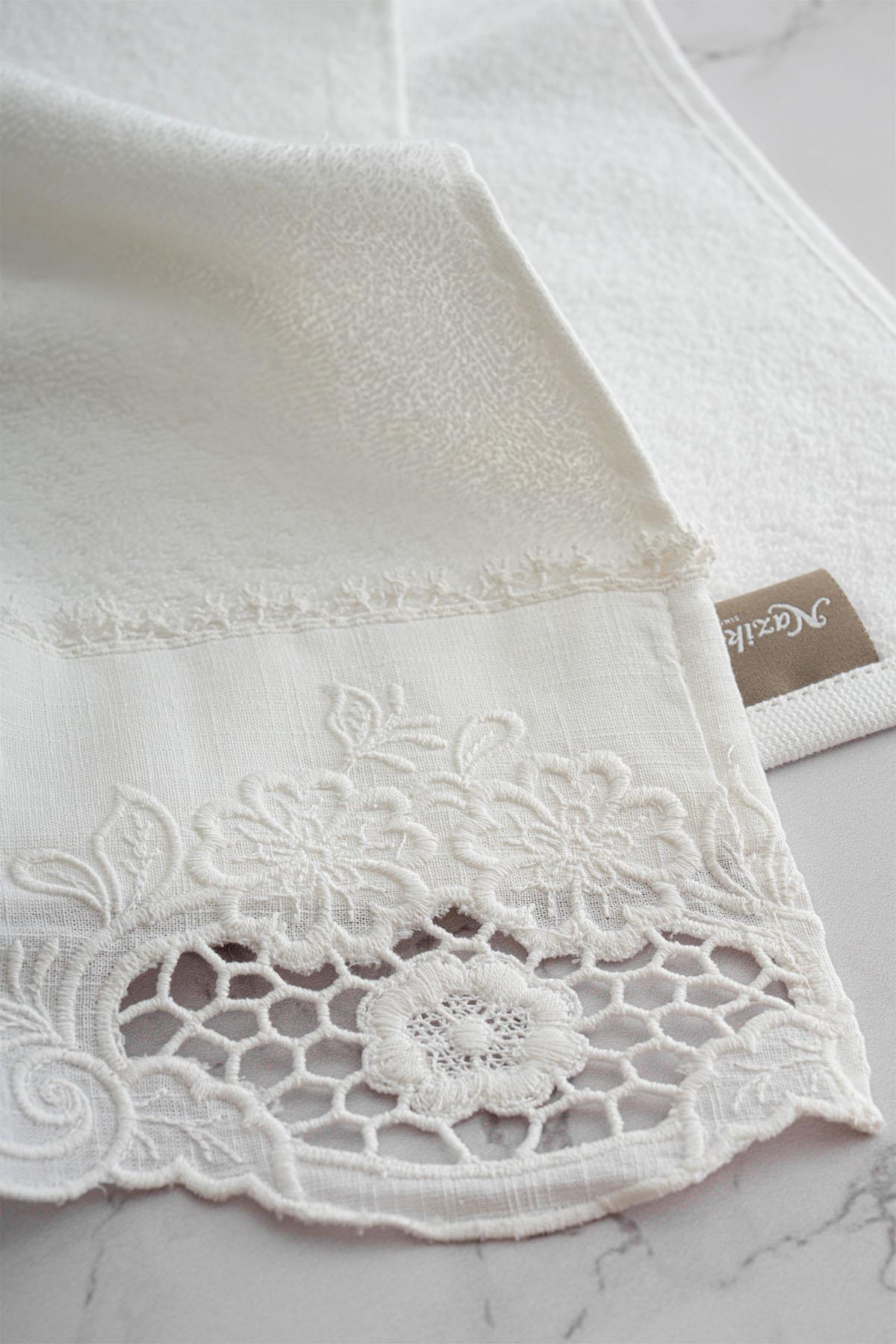 Puerta Flower Embroidered Hand Towel (30 x 50 cm)