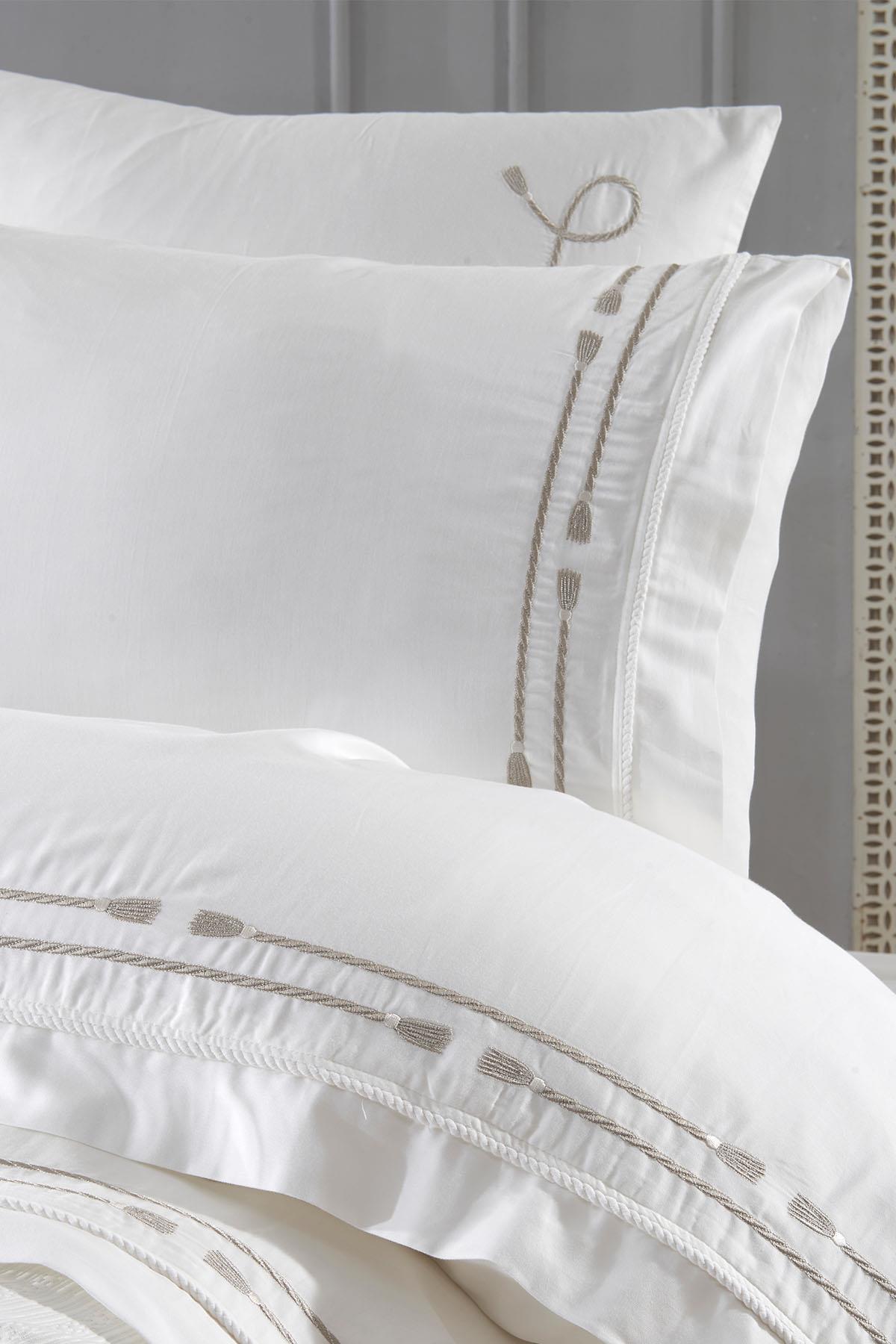 Roman Embroidered Double 7-Piece Duvet Cover + Pique Set