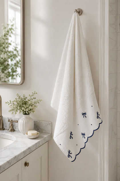 Serena Bow Embroidered Bath Towel (90 x 150 cm)