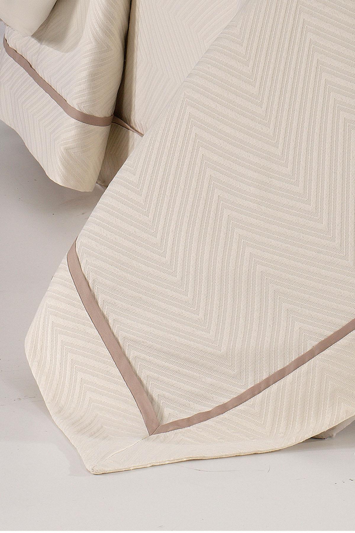 Soreno Striped Detail Double 7-Piece Duvet Cover + Pique Set