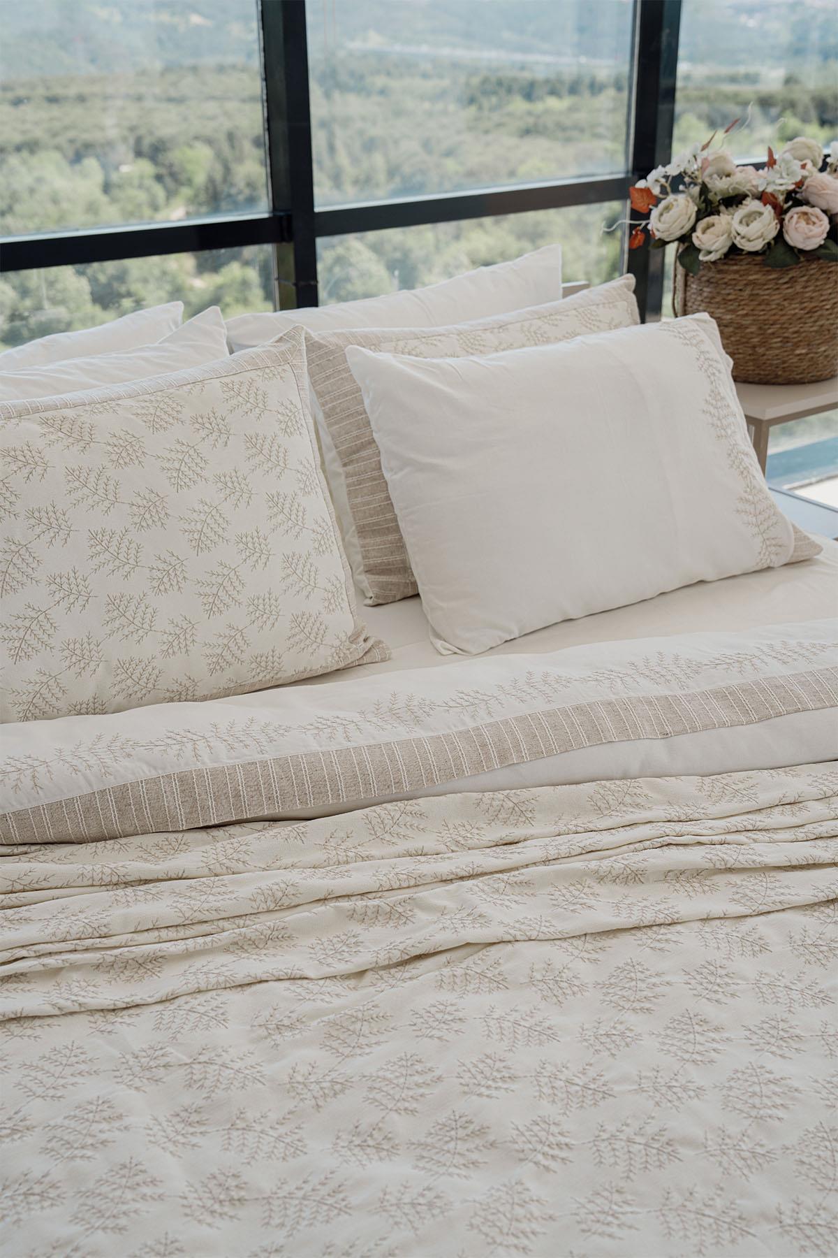 Arista Leaf Embroidered Double 9-Piece Duvet Cover + Blanket Set