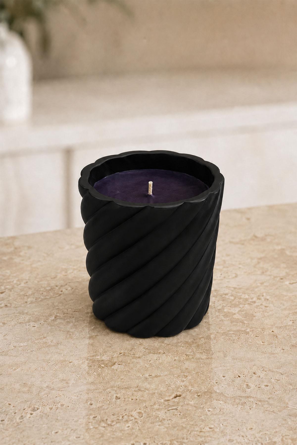 Devin Black Twisted Candle (10 cm)
