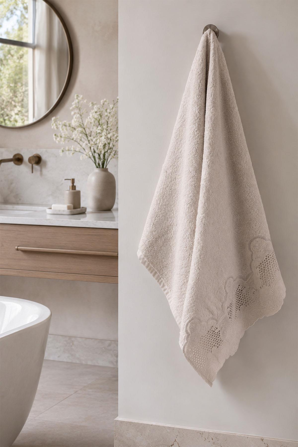 Iris Embroidered Hand Towel (30 x 50 cm)