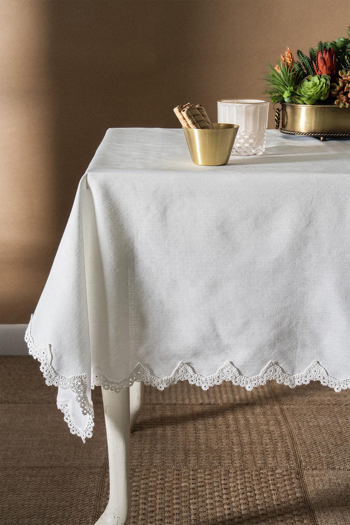 Enamel Embroidered Stain-Resistant, Worry-Free Tablecloth (150 x 250 cm)