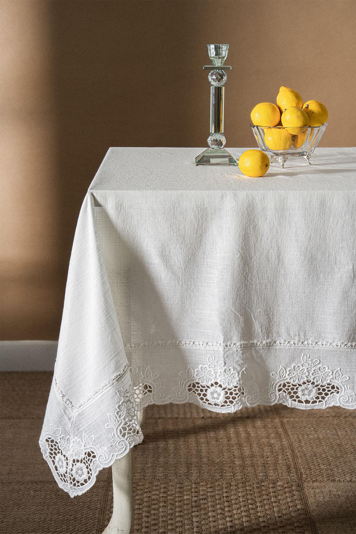 Puerta Flower Embroidered Stain-Resistant, Worry-Free Tablecloth (160 x 260 cm)