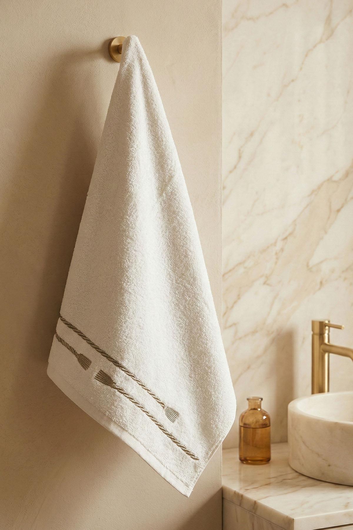Roman Embroidered Hand Towel (30 x 50 cm)